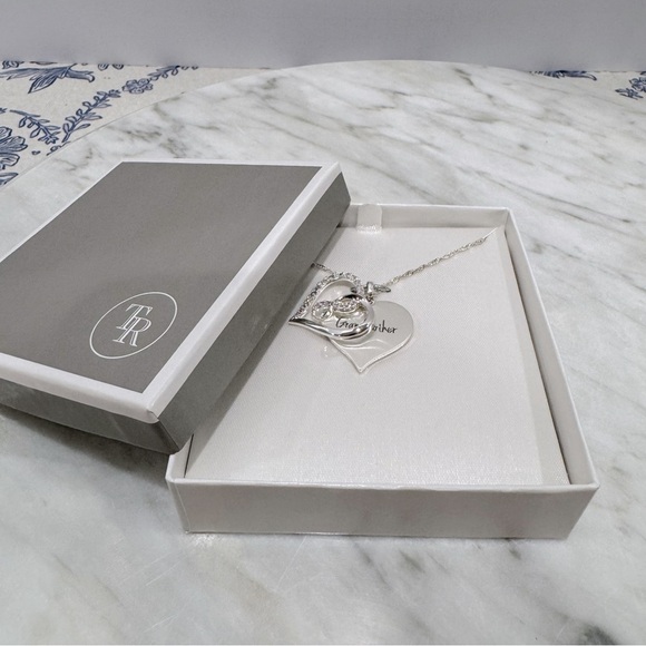Jewelry - NIB Silver Heart grandmother Pendant Necklace
